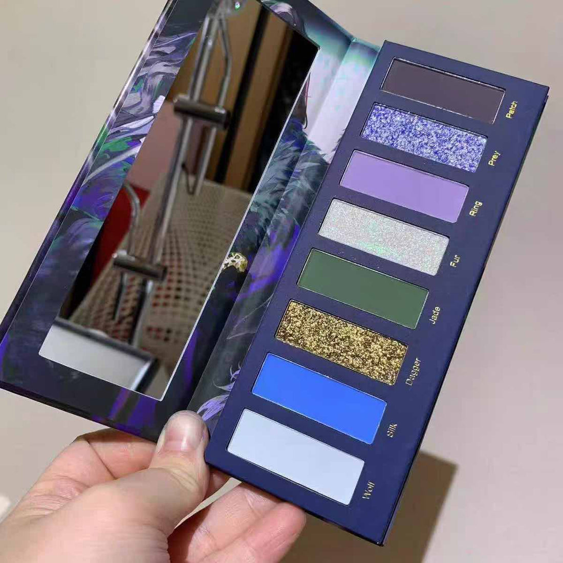 Narimi One-Eyed Earl 8 Colors Eyeshadow Palette