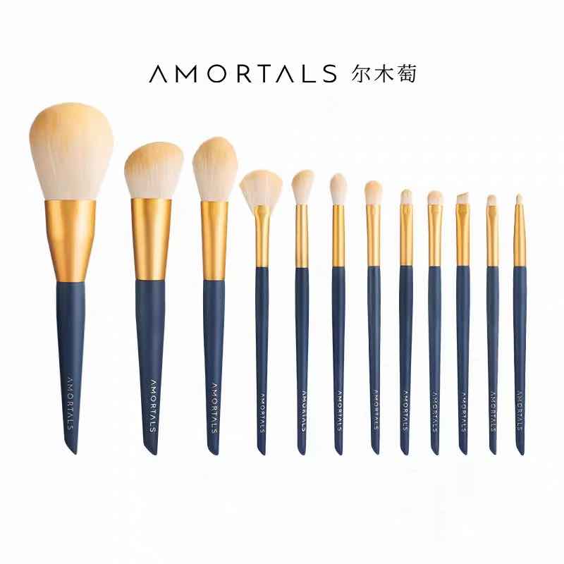 The Amortals Big Dipper 12 Makeup Brushes set includes brushes for eyeshadow, blusher, highlighter, and more. It comes with a starry night brush holder and a portable leather pouch. Perfect for flawless makeup on the go!