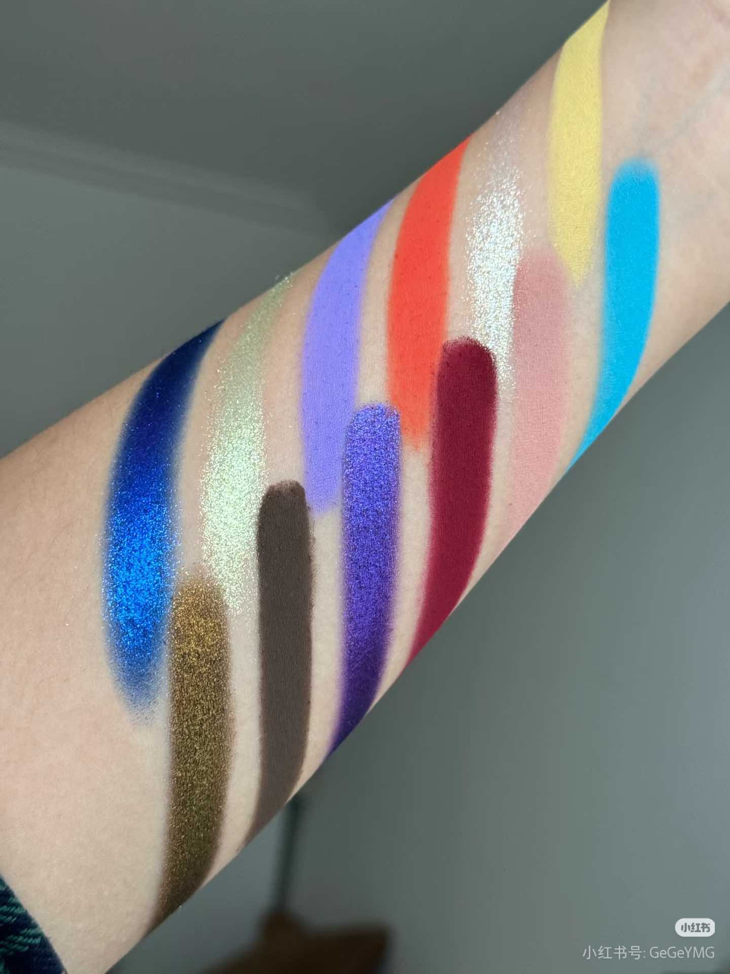 CHOIZ BEAUTY Parrot 12-Color Eyeshadow Palette