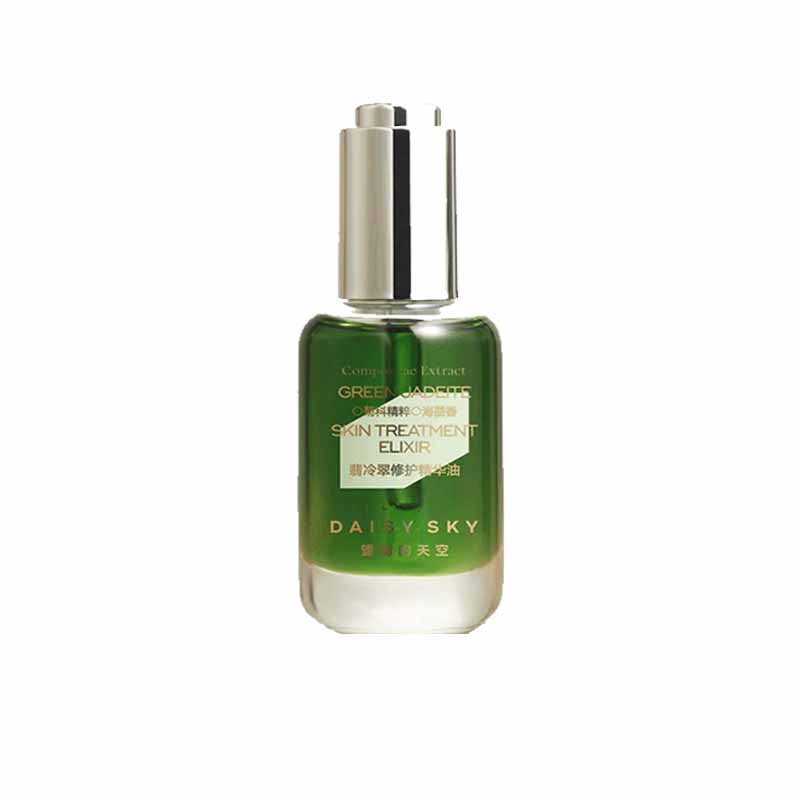 DAISY SKY Green Jadeite Essential Oil deeply hydrates without greasiness, soothes the skin, and helps delay aging, promoting healthy, radiant skin.