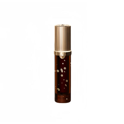 Girlcult Gold Rush Lip Glaze creates 3D pouty lips with a high-shine finish, forming a non-stick, long-lasting film that locks in luster and achieve juicy and luscious lip looks.