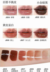 Girlcult Gold Rush Lip Glaze creates 3D pouty lips with a high-shine finish, forming a non-stick, long-lasting film that locks in luster and achieve juicy and luscious lip looks.