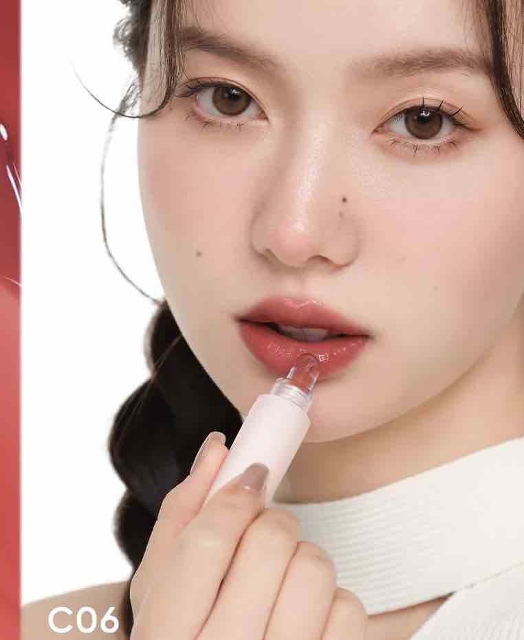 model wearing Judydoll Sweety Lip Jelly c06, make your lips glossy 