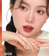 model is wearing Judydoll Sweety Lip Jelly w08 warm persimmon color, make your lips glossy 