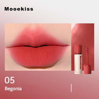 Mooekiss Soft Lip Cream 05 in bold red color, the best choice for spring and summer makeup looks