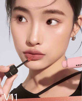 the model shows the Mooekiss Soft Lip Cream v11 color on lips, a matte and gorgeous look.