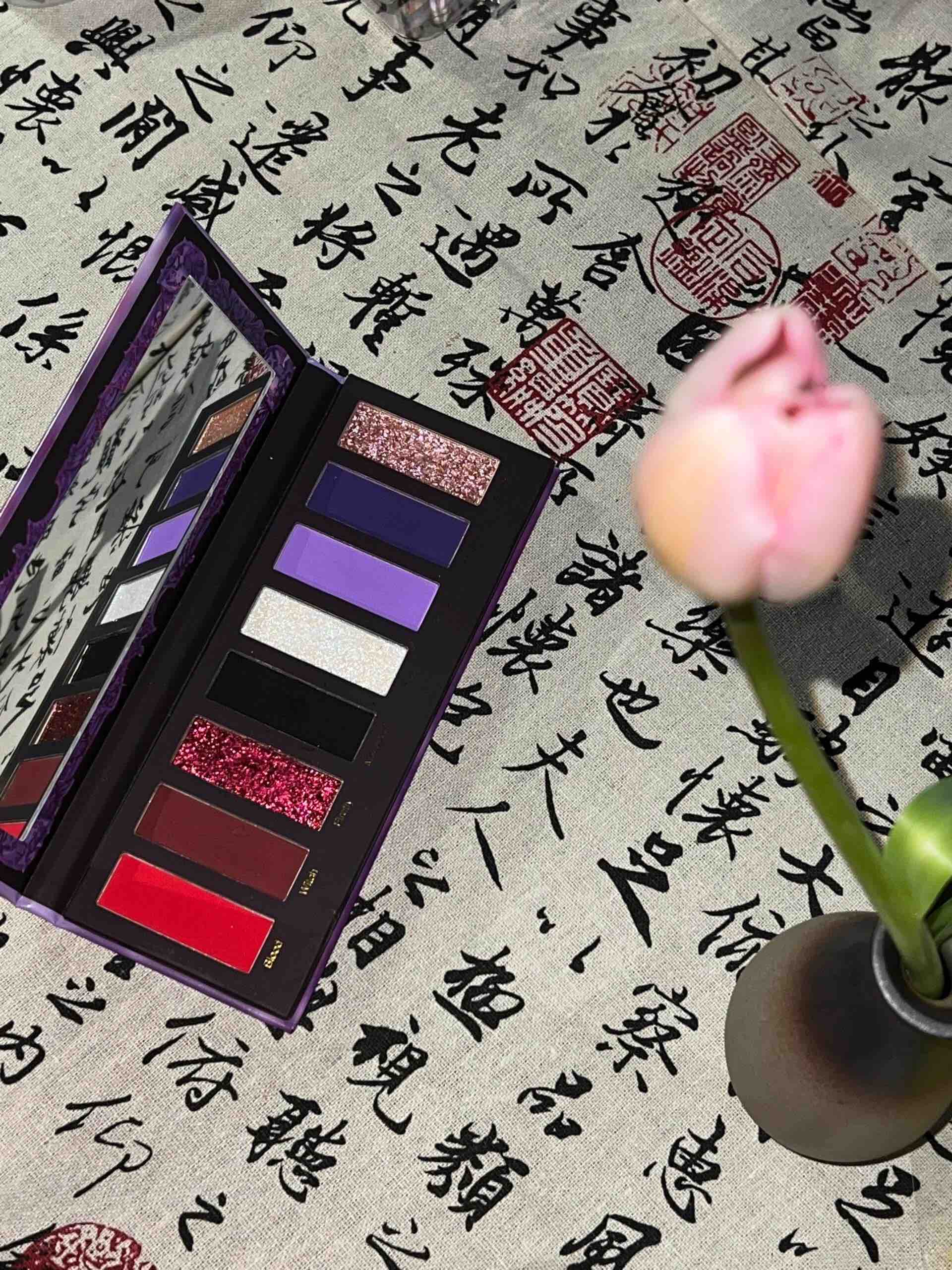 Narimi Fireflies In Dark Night 8-Color Eyeshadow Palette
