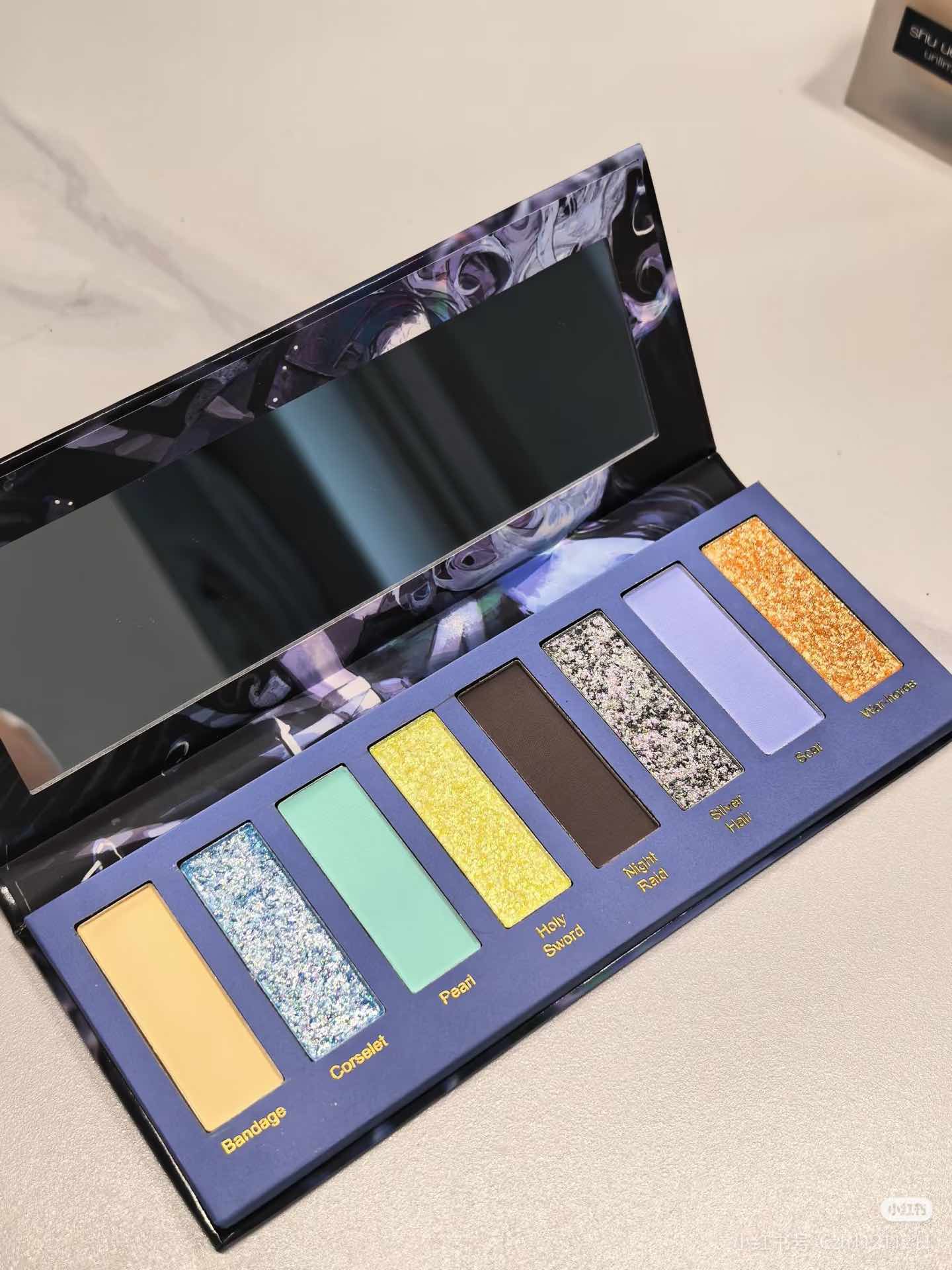 Narimi Pegasus Knight Chameleon Eyeshadow Palette