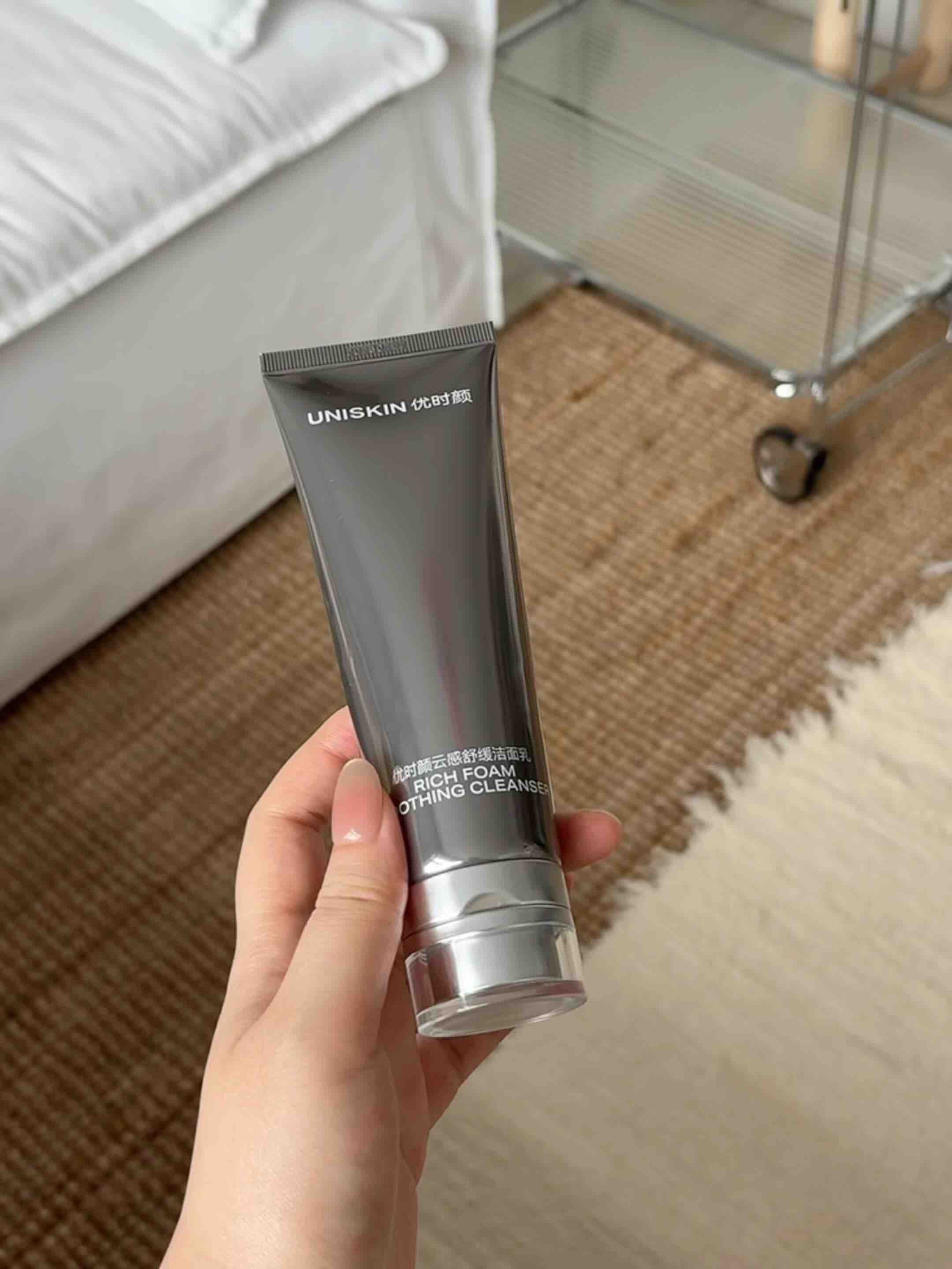 UNISKIN RICH FOAM SOOTHING CLEANSER