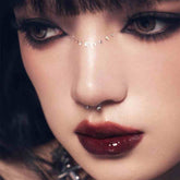 Uhue On Stage Series 6D Diamond Mirror Lipgloss delivers a three-dimensional, diamond-like shine with long-lasting moisture for 8 hours. Its rich, fade-resistant color and non-sticky, high-coverage formula create a plump, glossy finish as clear as a mirror.