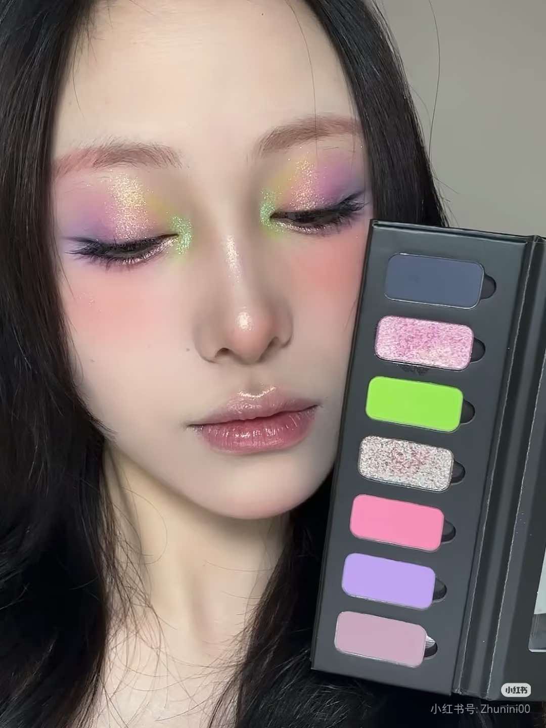 YIZHI Cloud Garden Collection Mountain Mist Eyeshadow Palette